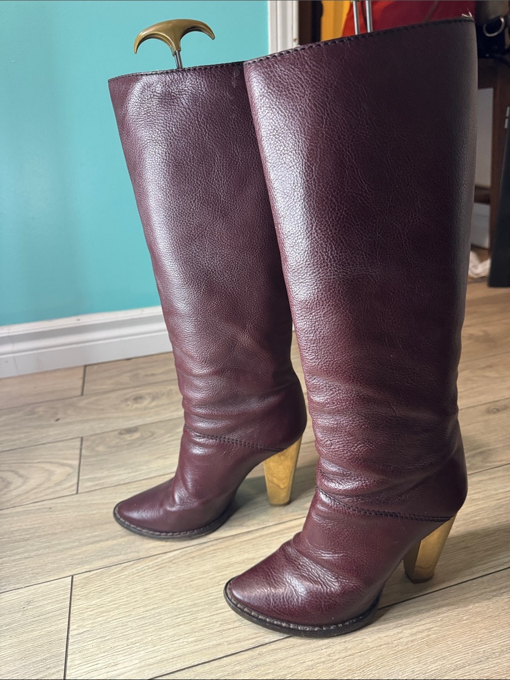 Dolce& Gabana Leather Boots in Burgundy